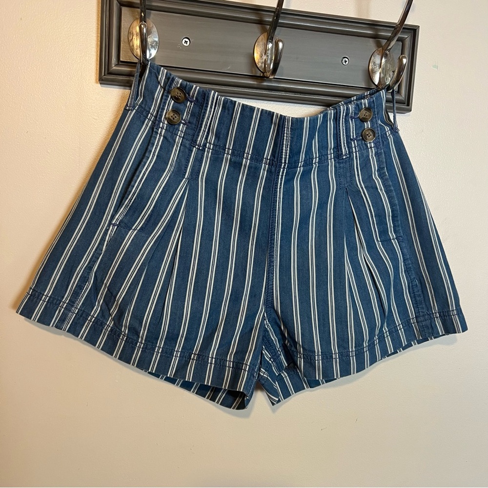 American Eagle 100% cotton Striped Pleated High Waisted Shorts Blue White Size 4